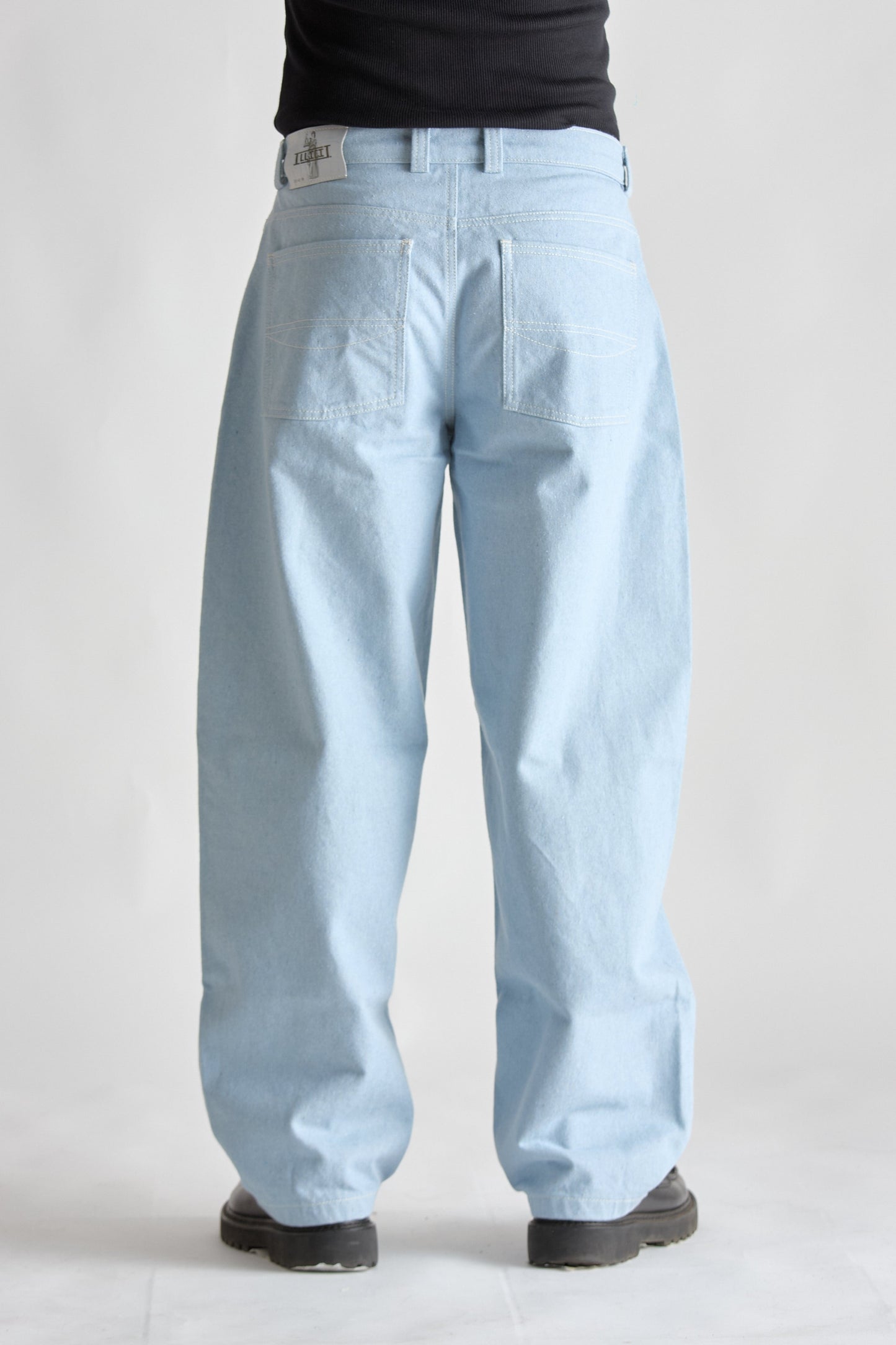 LIGHT BLUE BAGGY JEANS