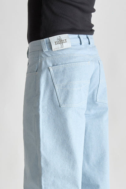 LIGHT BLUE BAGGY JEANS